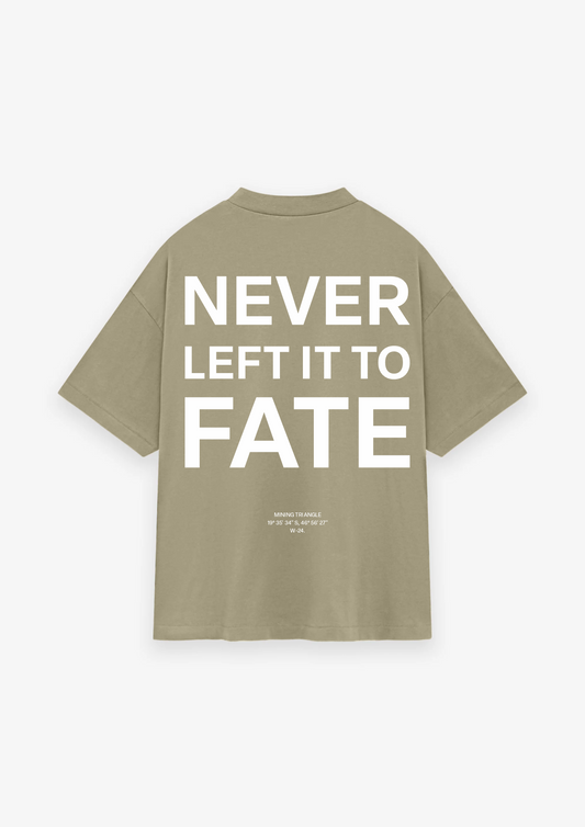 CAMISETA OVERSIZED NEVER LEFT IT TO FATE